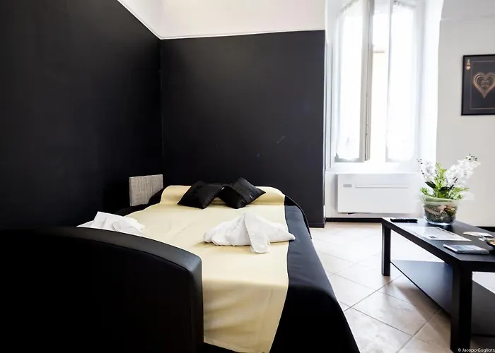 Homeholidaysanremo - 2,0 *
