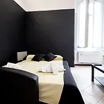 Homeholidaysanremo - 2,0 *