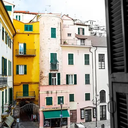 Homeholidaysanremo - 2,0 *