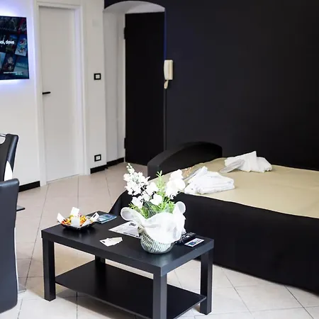 Апартаменты Homeholidaysanremo - 2,0 *