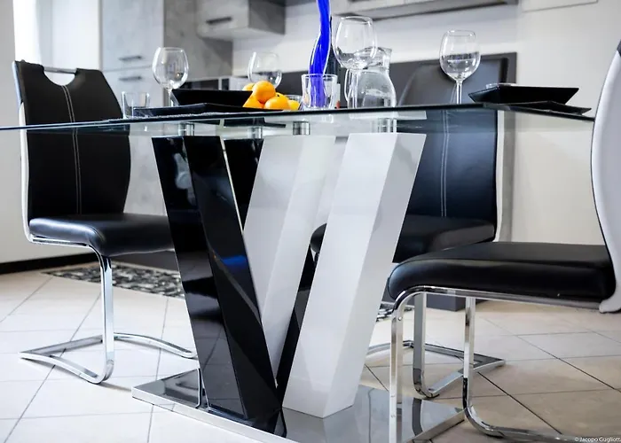 Homeholidaysanremo - 2,0 *