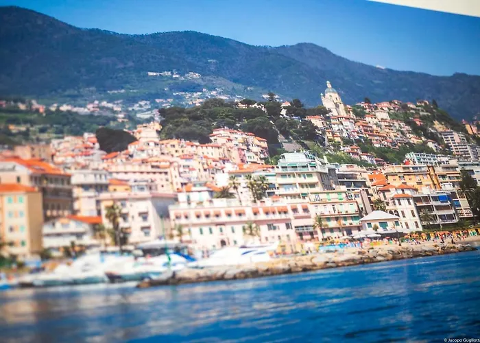 Homeholidaysanremo - 2,0 *